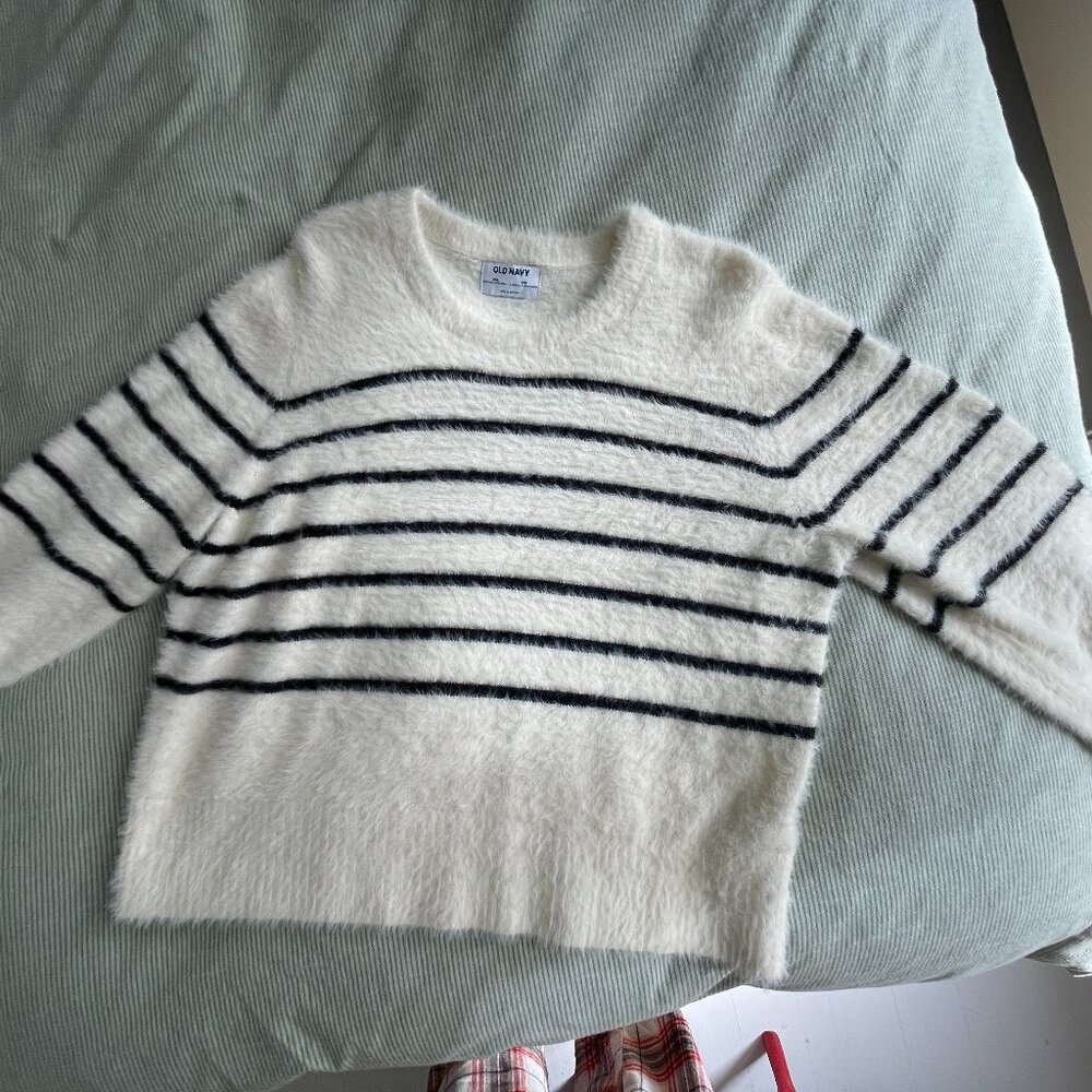 Old Navy -striped sweater